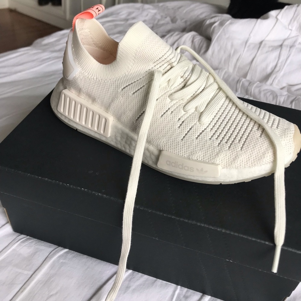 Adidas nmd r1’s brand new white and pink size 7.5